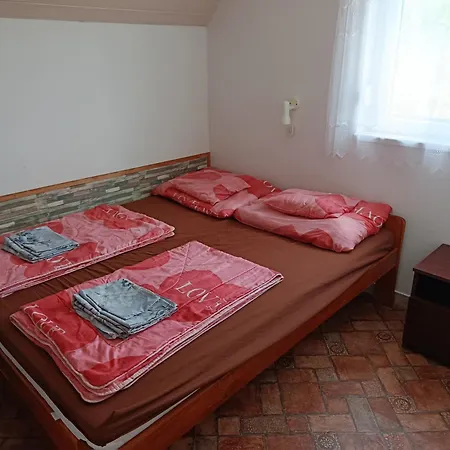Arvacska Nyaralo Case de vacanță *
